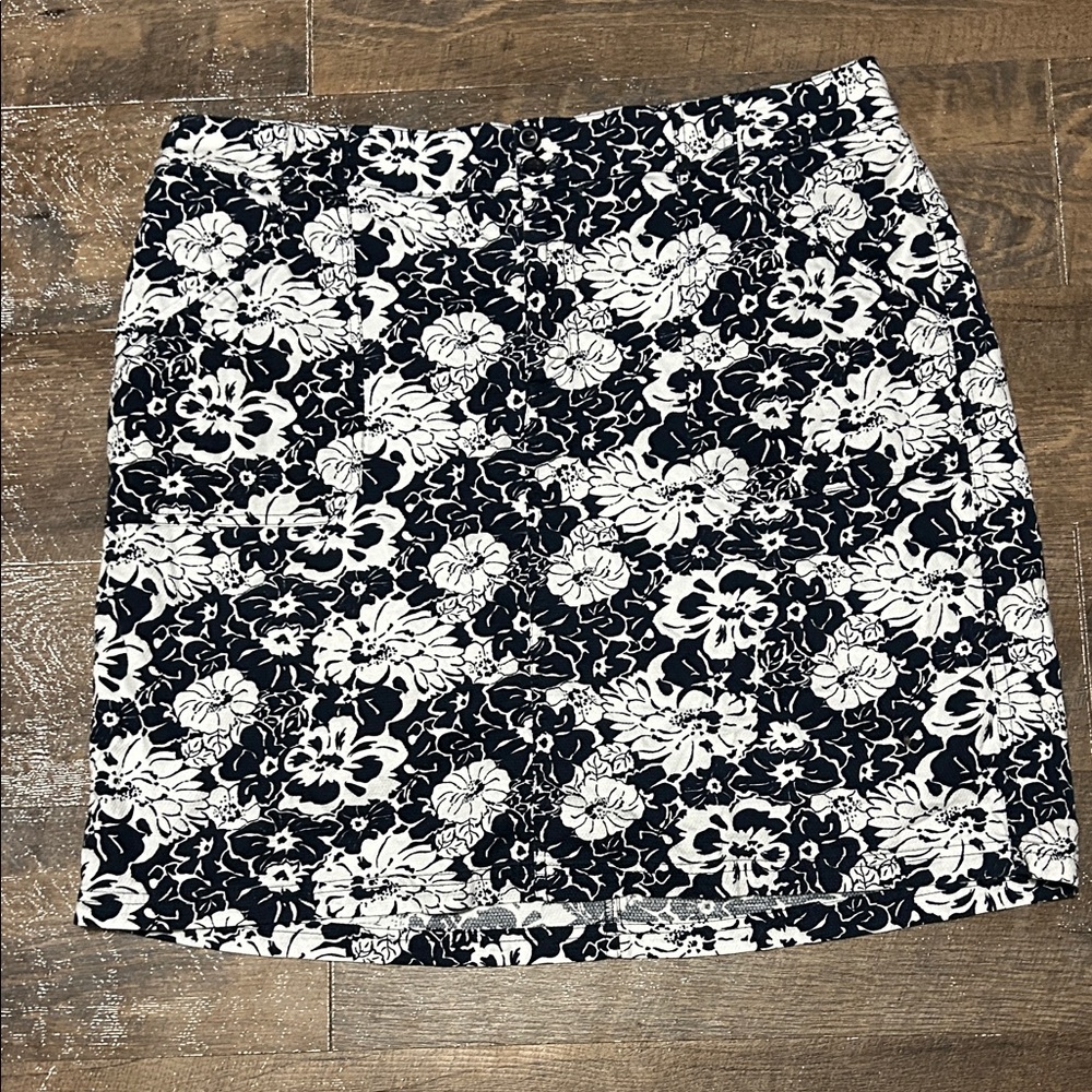 CJ Banks Black & White Floral Skort Size 16W Pockets Golf Casual